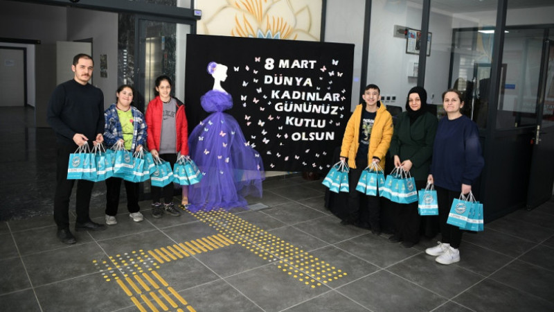 Özel bireylerden, en özel 8 Mart hediyesi