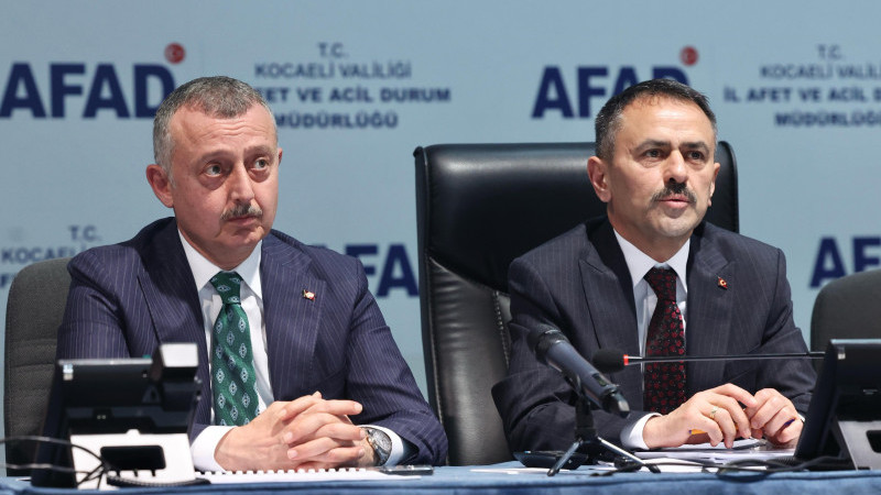 Kocaeli Valisi Aktaş: Panikleyen 23 kişi yüksekten atlayarak yaralandı