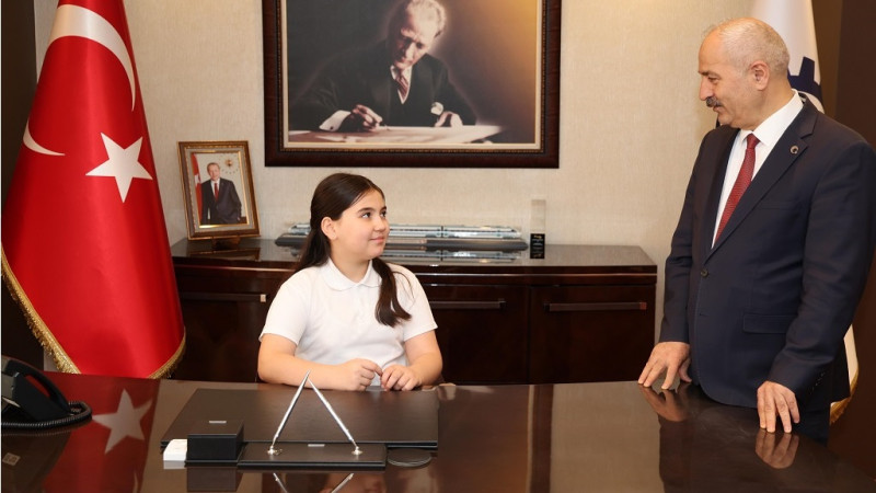 Başkan Büyükgöz koltuğu Kübra Sultan’a devretti