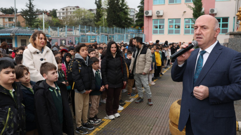 Başkan Bıyık’tan haftanın ilk gününde öğrencilere moral ziyareti