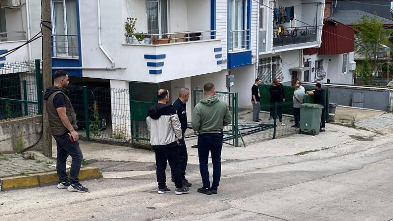 Demirin ucu elektrik teline temas edince facia yaşandı 3 yaralı