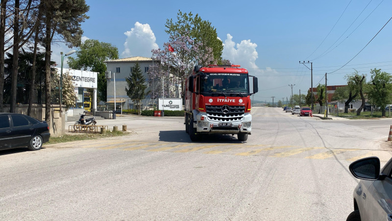 Fabrikada çıkan yangın itfaiye ekiplerini harekete geçirdi