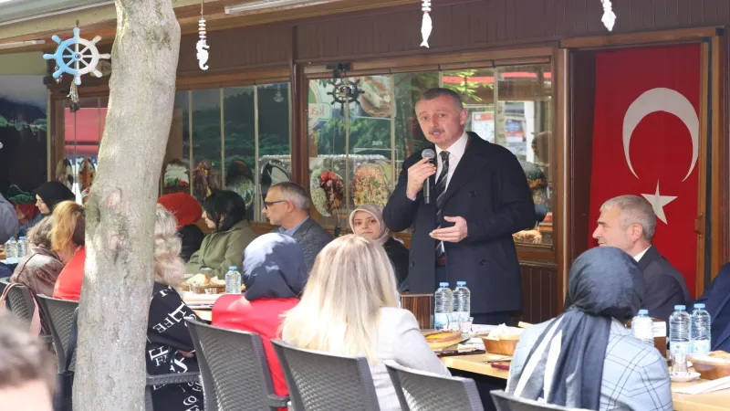 Başkan Büyükakın Gebze'de kadın esnaflarla buluştu
