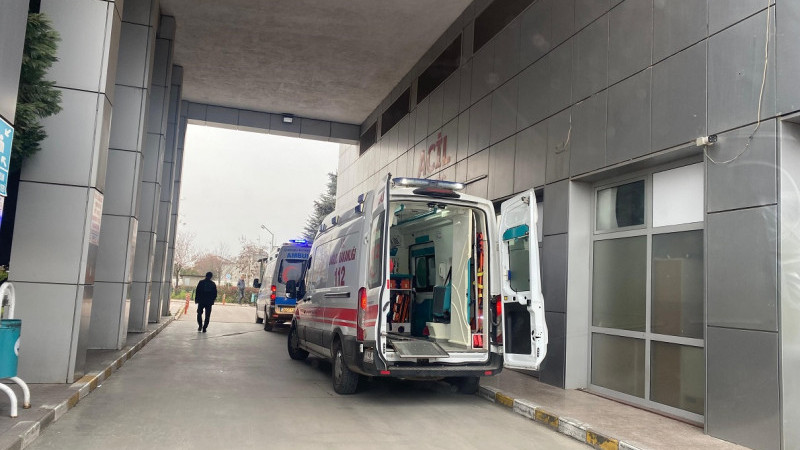 Tavuk döner yiyen 52 kişi hastanelik oldu