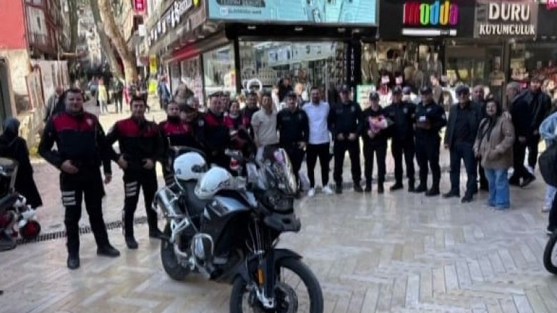 Kavga ihbarına gelen polise sürpriz kutlama