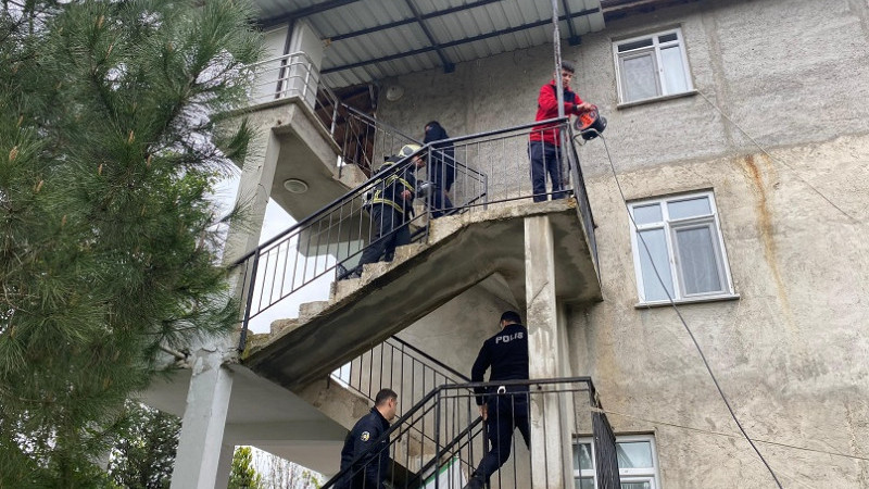 Oturma odasında korkutan yangın