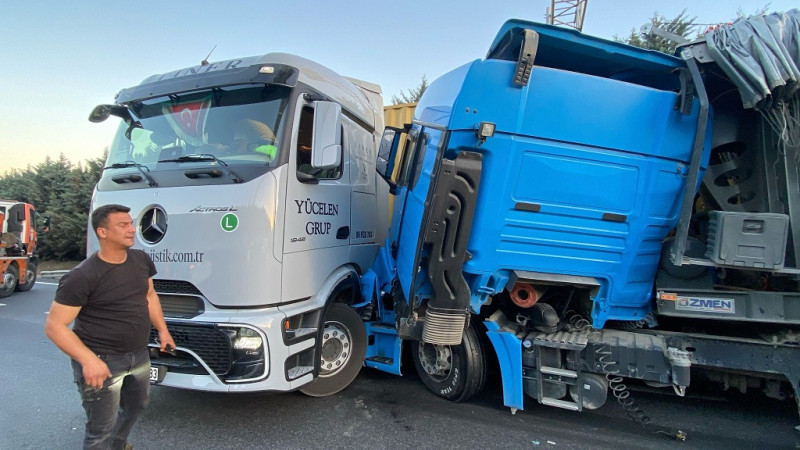  TEM'de yavaşlayan trafik zincirleme kazayı beraberinde getirdi