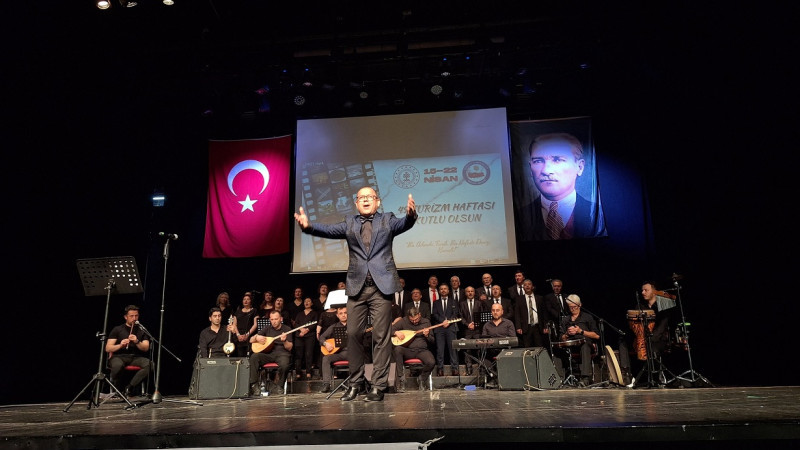 Turizm Haftası'nda Türk Halk Müziği Coşkusu İzmit'te Yaşandı