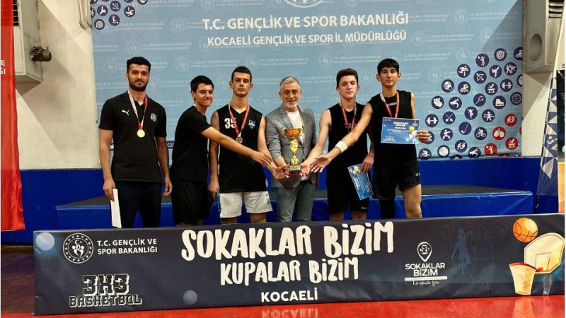 Çayırova’nın genç basketbolcuları il şampiyonu oldu