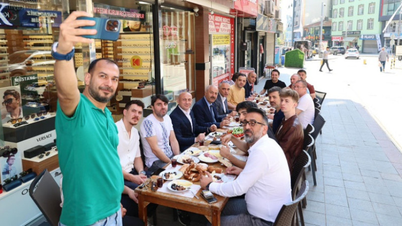 Başkan Büyükgöz, Eskiçarşı Esnafıyla Kahvaltıda Buluştu