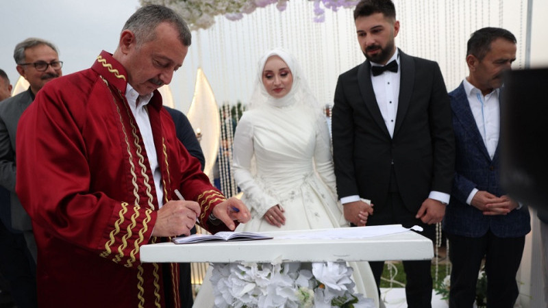 Başkan Muzaffer Bıyık, kızını evlendirdi