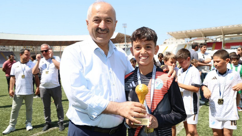 Başkan Büyükgöz Minik Sporcuları Yalnız Bırakmadı