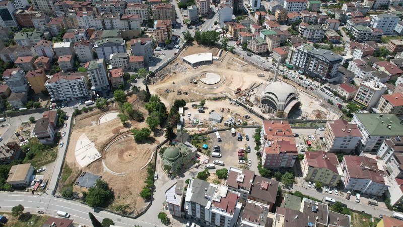 Kent meydanında çalışmalar hızla sürüyor
