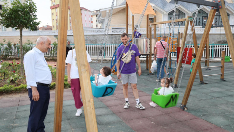 Başkan Büyükgöz Yeni Yapılan Parkı İnceledi
