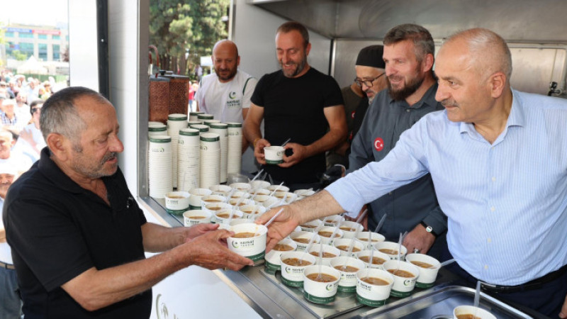 Başkan Büyükgöz'den Aşure İkramı