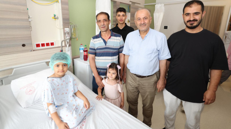 Başkan Büyükgöz’den Sünnet Olan Miniklere Moral Ziyareti