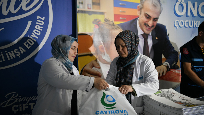 Çayırova’da ihtiyaç sahibi öğrencilere kırtasiye desteği