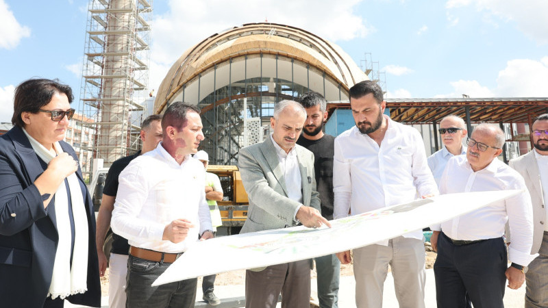 Başkan Çiftçi, yapımı devam eden projeleri inceledi