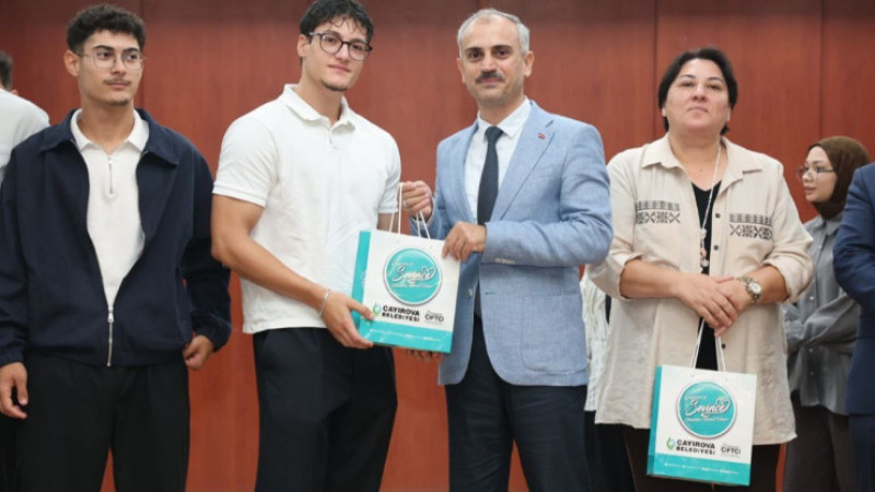 Başkan Çiftçi, üniversiteyi kazanan öğrencilerle bir araya geldi