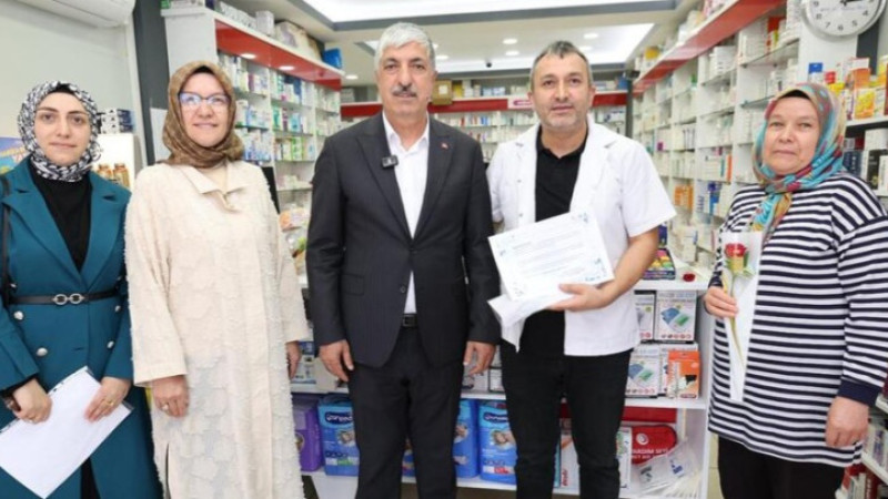 Başkan Ömeroğlu’ndan Eczacılar Günü Ziyareti  