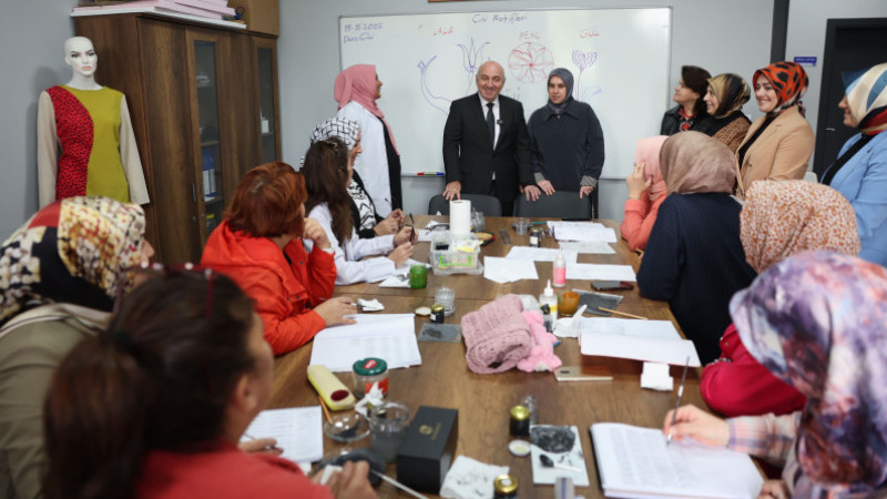 Darıca’da kadınlar ve çocuklar aynı çatı altında eğitim alıyor