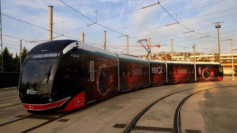 Otobüs ve tramvaylarda Ata’ya saygı