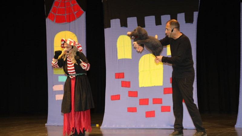 Çayırovalı çocuklar, hafta sonunu tiyatroyla dolu geçirdi