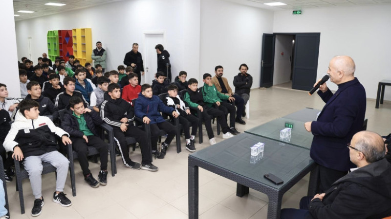 Başkan Büyükgöz Genç Futbolcularla Buluştu