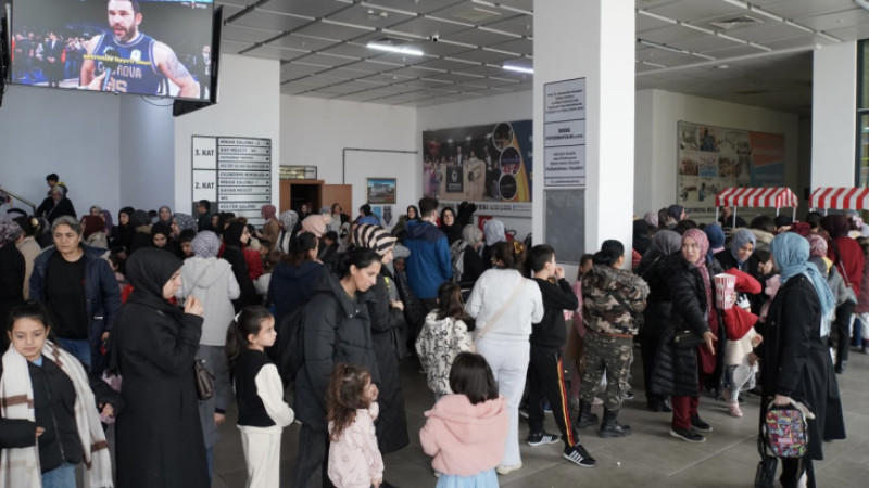 Çayırovalı çocuklar, tatilde doyasıya eğleniyor