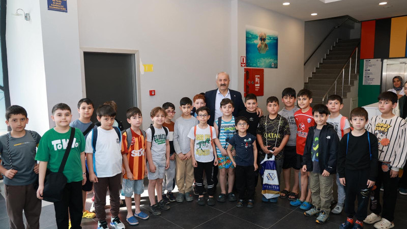 Başkan Büyükgöz Minik Yüzücülerle Bir Araya Geldi