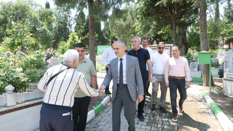 Başkan Çiftçi, kabir ziyareti yapan Çayırovalıları yalnız bırakmadı