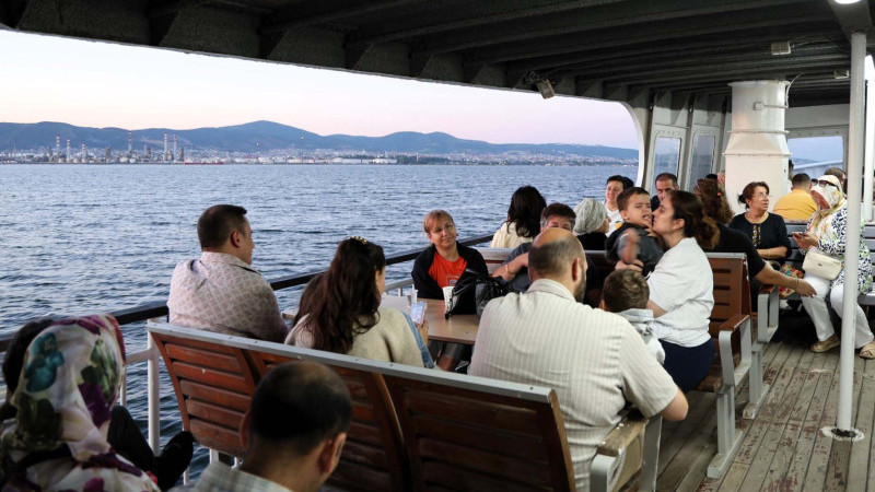 Körfez’de ışıklar altında keyif veren yolculuk